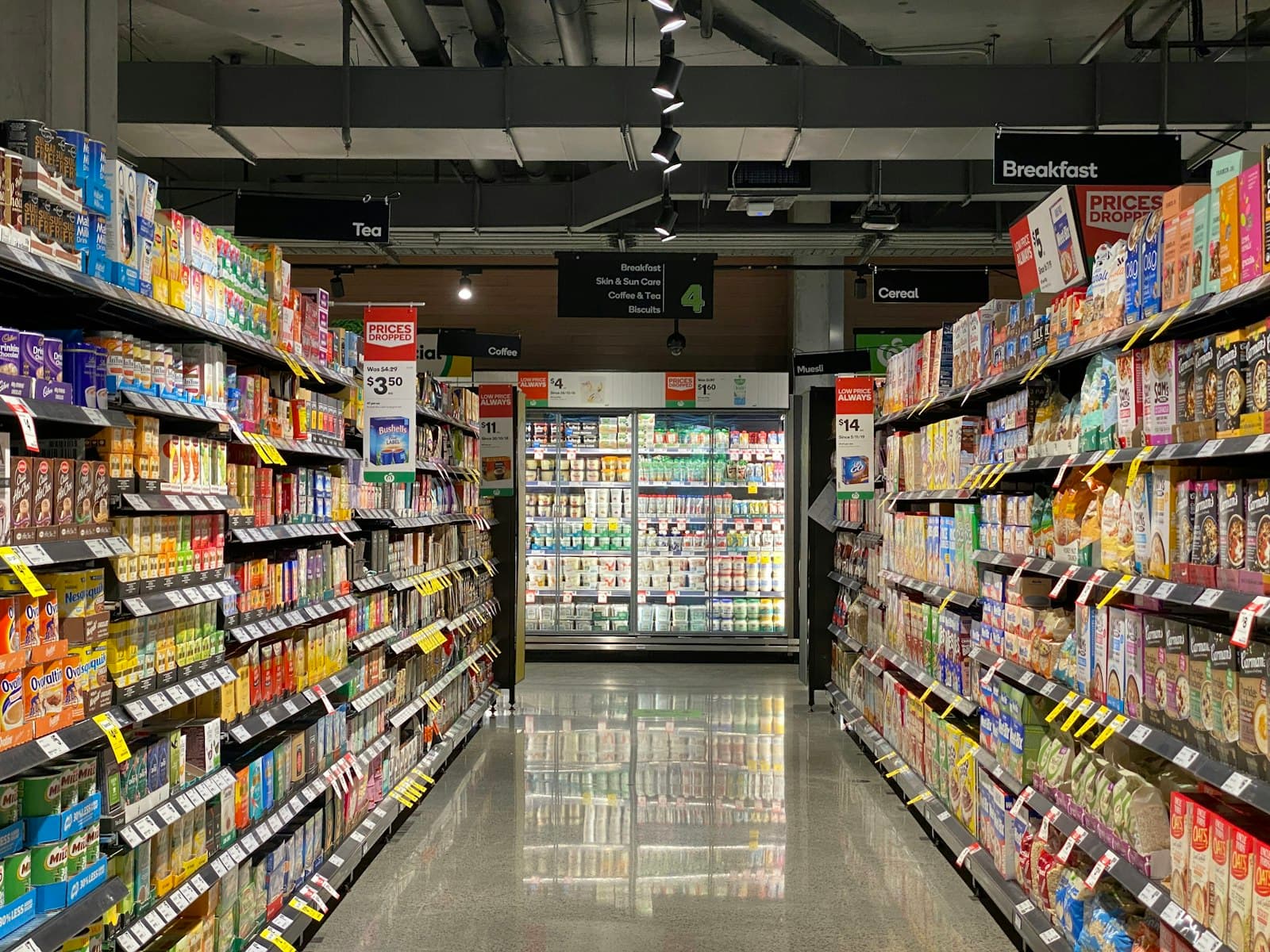 Shopping cart and price tags representing inflation rate calculation and purchasing power